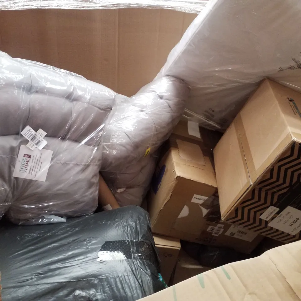 PALLET CONTAINING ASSORTED PRODUCTS INCLUDING FOLDABLE BABY PLAYMAT, RECOVERY TUB, EVA FOAM PUZZLE MAT, IRONING BOARD & PLAYPEN 
