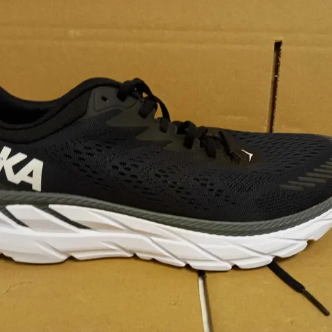 HOKA ONE ONE CLIFTON 7 TRAINERS - SIZE 11.5 UK