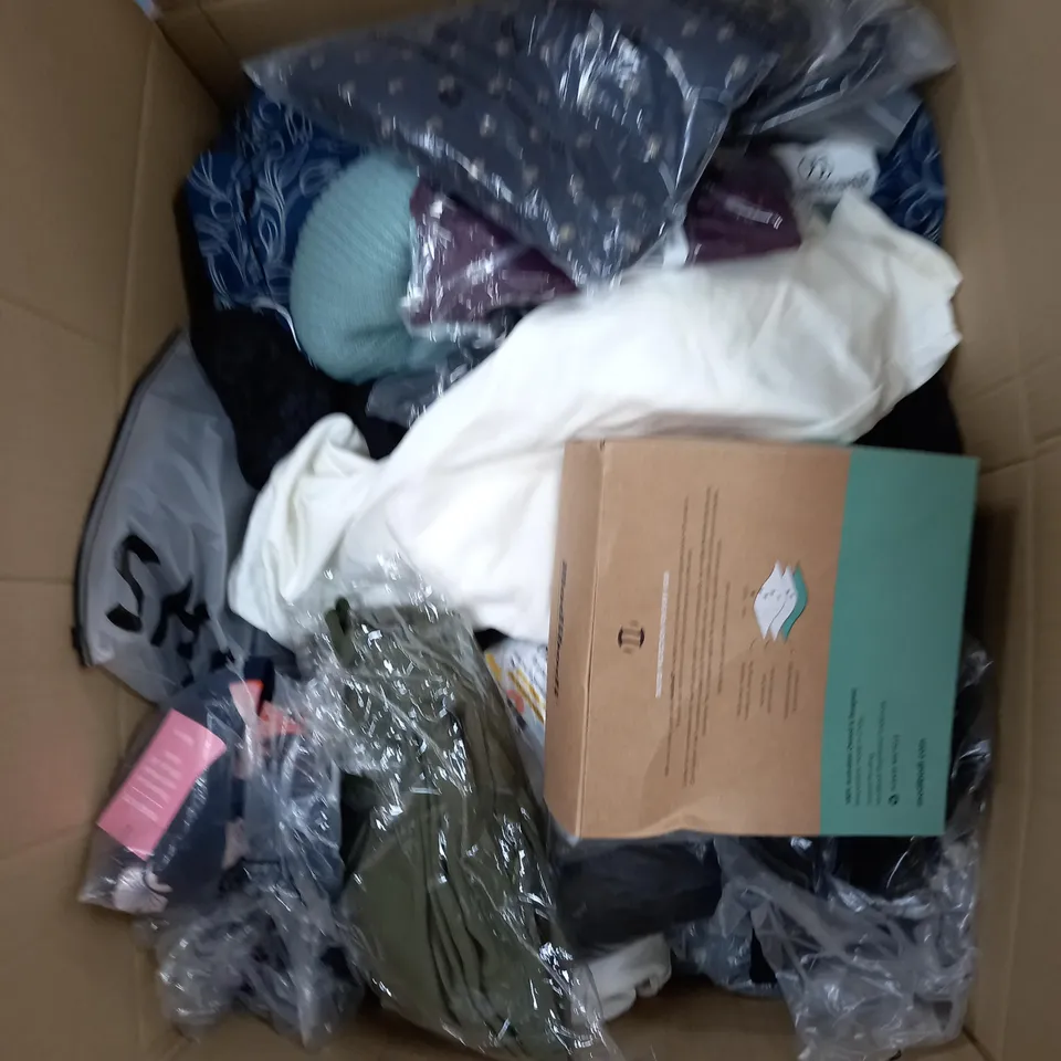 BOX OF APPROXIMATELY 20 CLOTHING ITEMS TO INCLUDE SWEATERS, TOPS, PANTS ETC 