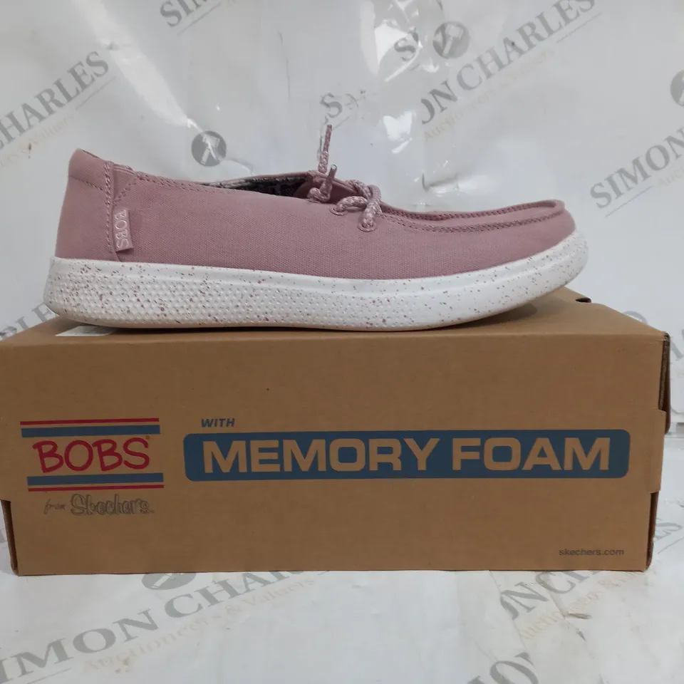 BOXED PAIR OF BOB'S BY SKECHERS TEXTILE TRAINERS IN MAUVE WITH WHITE SPECKLED SOLE SIZE 6