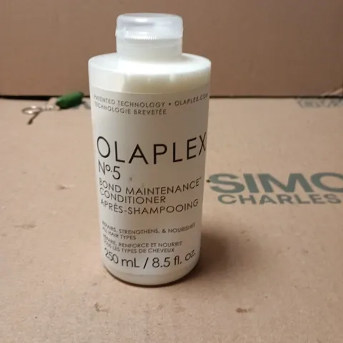 OLAPLEX NO.5 BOND MAINTENANCE CONDITIONER, 250 ML