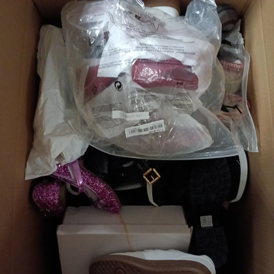 APPROXIMATELY 10 ASSORTED PAIRS OF FOOTWEAR PRODUCTS IN VARIOUS STYLES & SIZES 