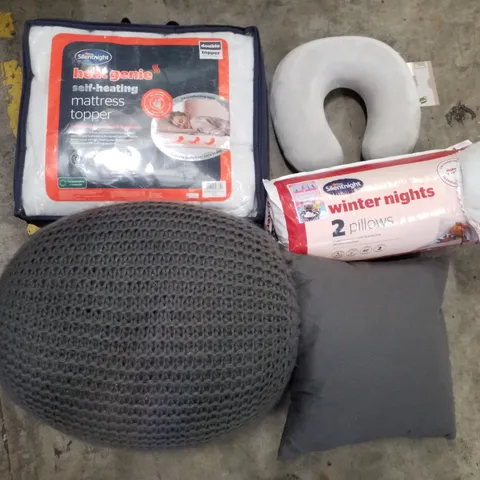 PALLET CONTAINING ASSORTED PILLOWS, BEAN BAGS & BEDDING