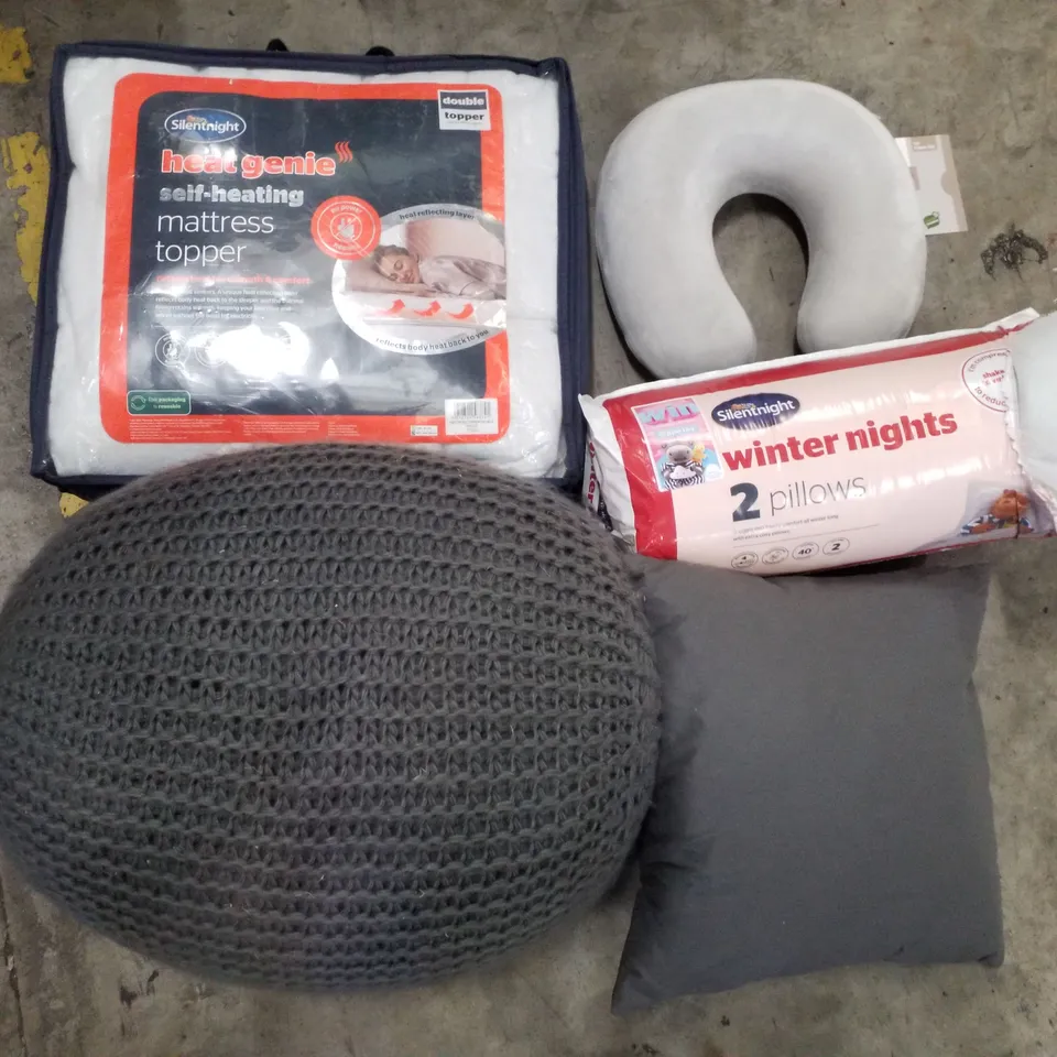 PALLET CONTAINING ASSORTED PILLOWS, BEAN BAGS & BEDDING 