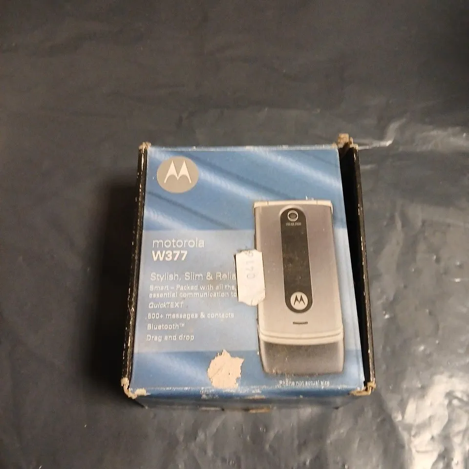 MOTOROLA W377 FLIP PHONE