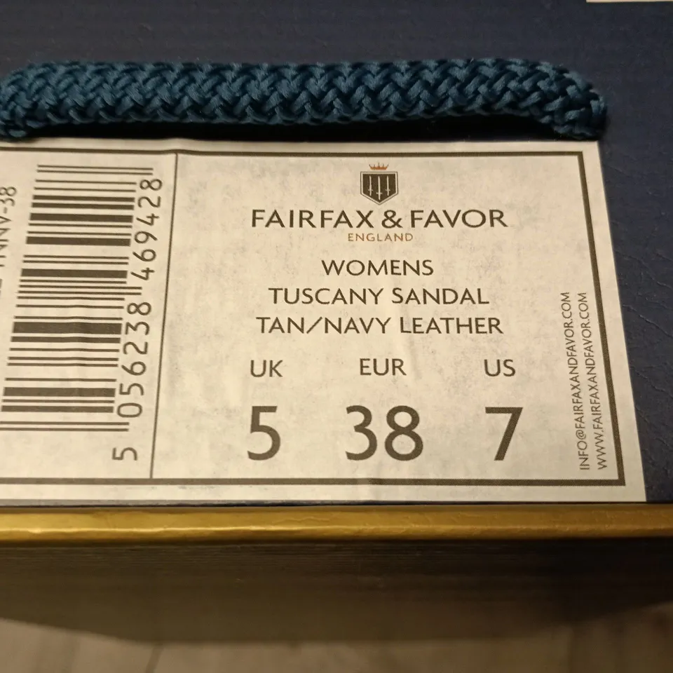 BOXED FAIRFAX & FAVOR WOMEN'S TUSCANY SANDAL – TAN/NAVY LEATHER, UK 5 (EU 38, US 7)