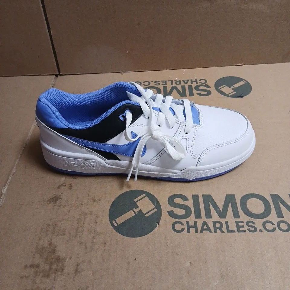 NIKE TRAINERS – WHITE WITH BLUE ACCENTS UK SIZE 6