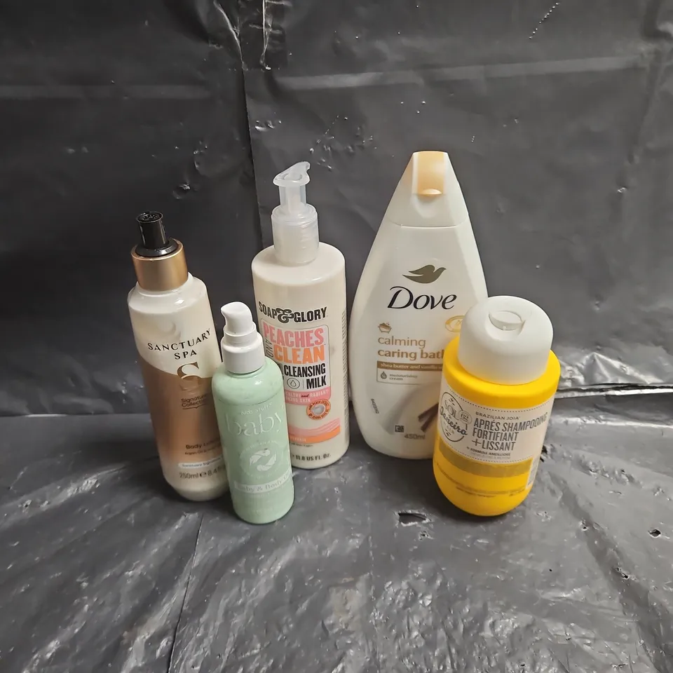 APPROXIMATEY 20 ASSORTED HEALTH AND BEAUTY PRODUCTS TO INCLUDE - SOL DE JANEIRO SHAMPOO - DOVE MOISTURISING CREAM - SOAP & GLORY CLEANSING MILK - ETC