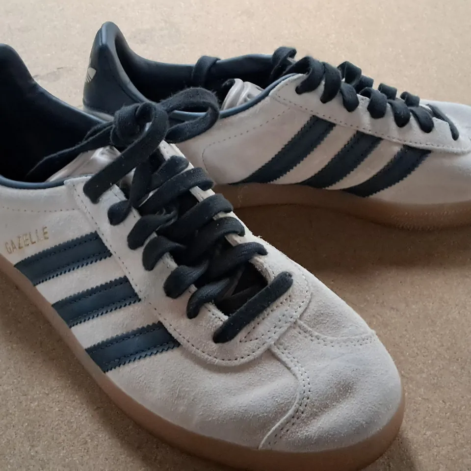 ADIDAS GAZELLE TRAINERS SIZE 7