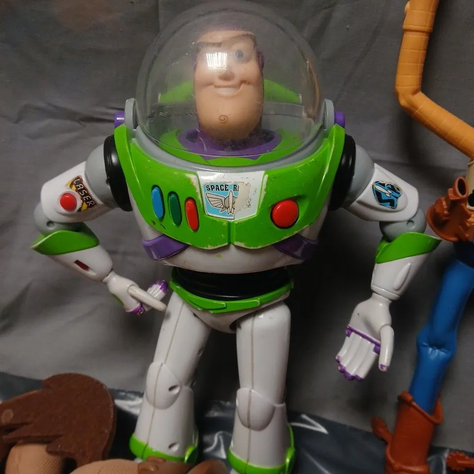 LOT OF 8 ASSORTED TOY STORY TOYS TO INCLUDE DRAWSTRING WOODY