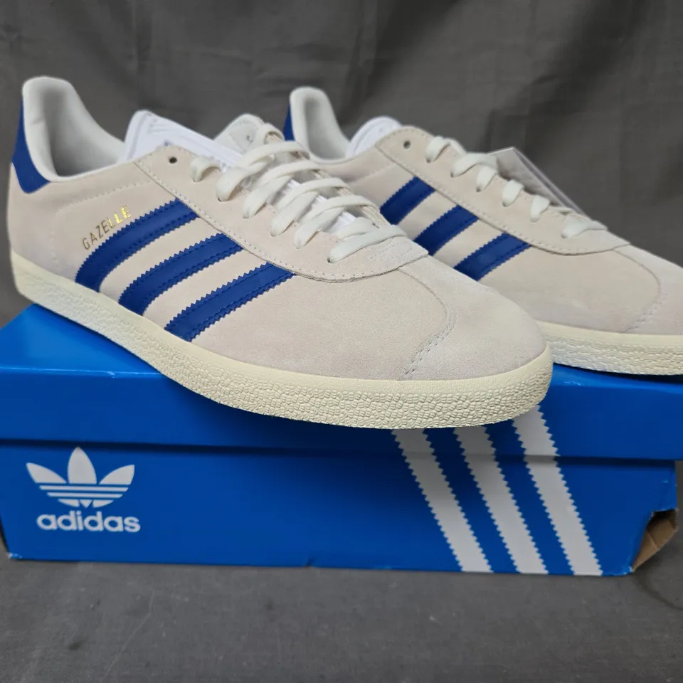 BOXED PAIR OF ADIDAS GAZELLE A-CLUB SHOES IN OFF WHITE/BLUE UK SIZE 10