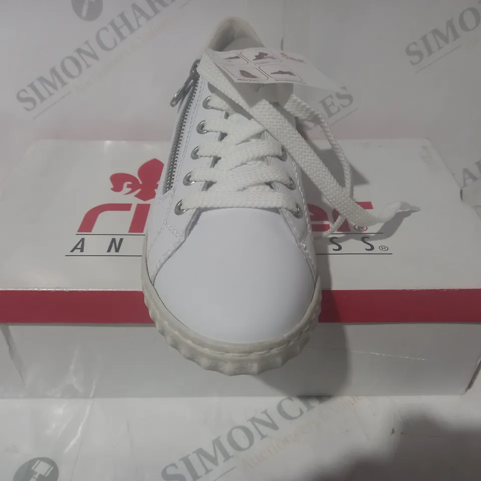 BOXED PAIR OF RIEKER ZIP TRAINERS IN WHITE SIZE 6