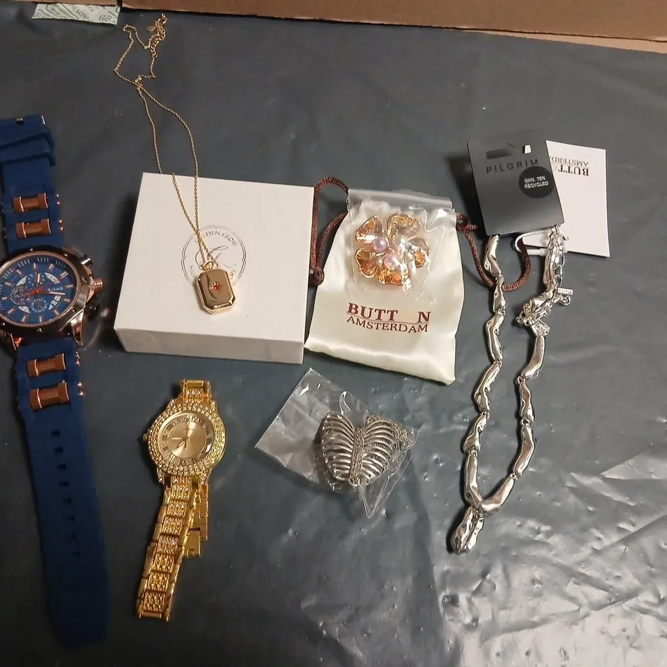 LARGE QUANTITY OF ASSORTED JEWELLERY AND ACCESSORIES