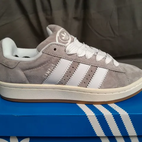BOXED PAIR OF ADIDAS CAMPUS OOs GREY TRIANERS SIZE UK 5
