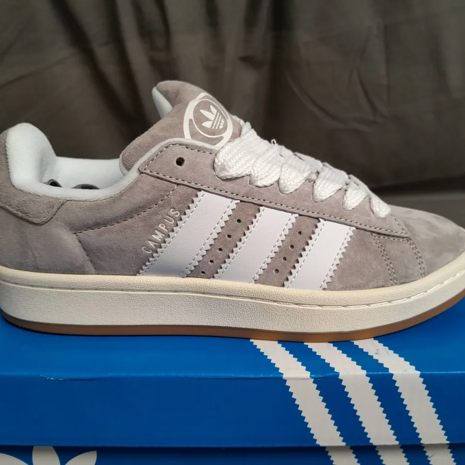 BOXED PAIR OF ADIDAS CAMPUS OOs GREY TRIANERS SIZE UK 5