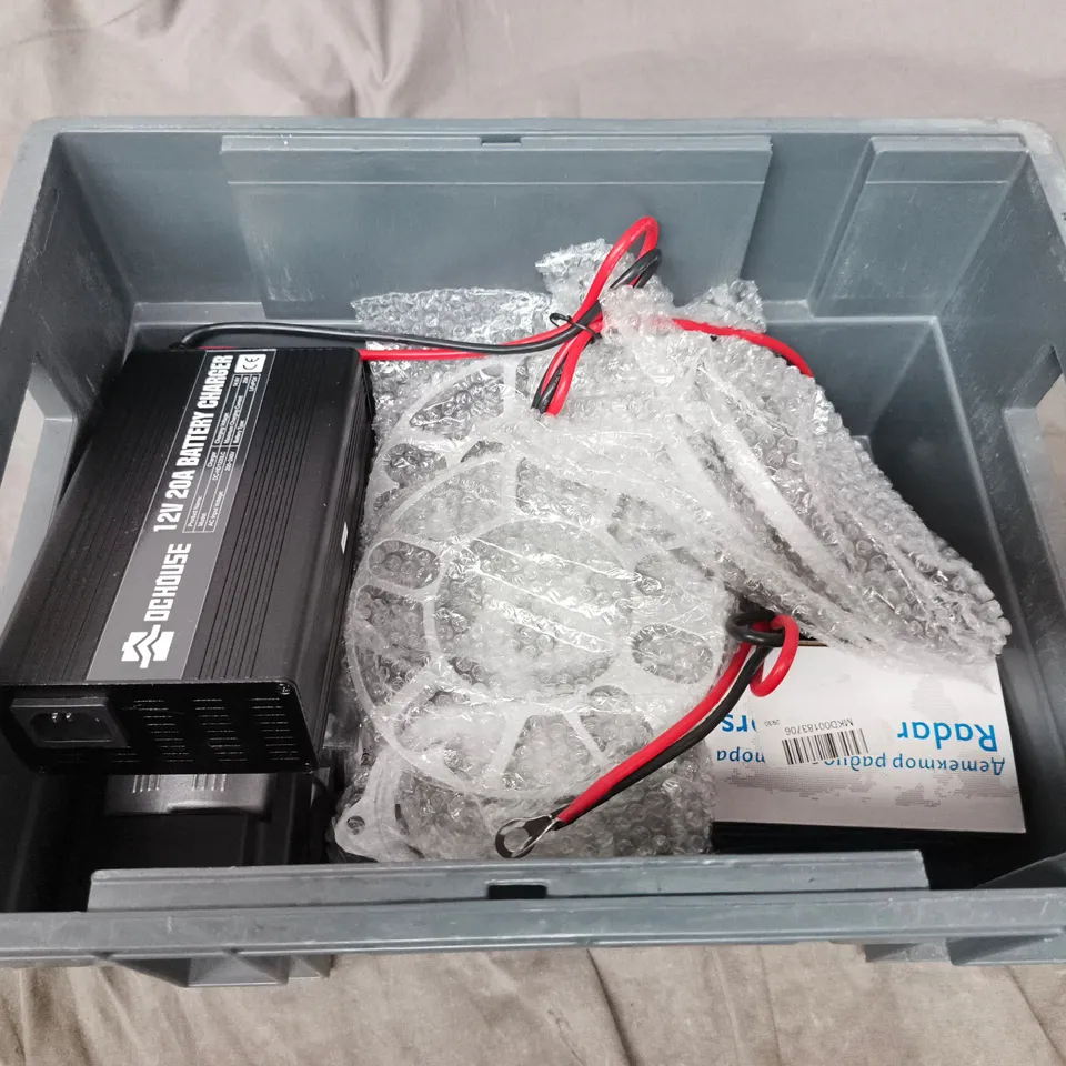 APPROXIMATELY 10 ASSORTED VEHICLE PARTS & ACCESORIES 