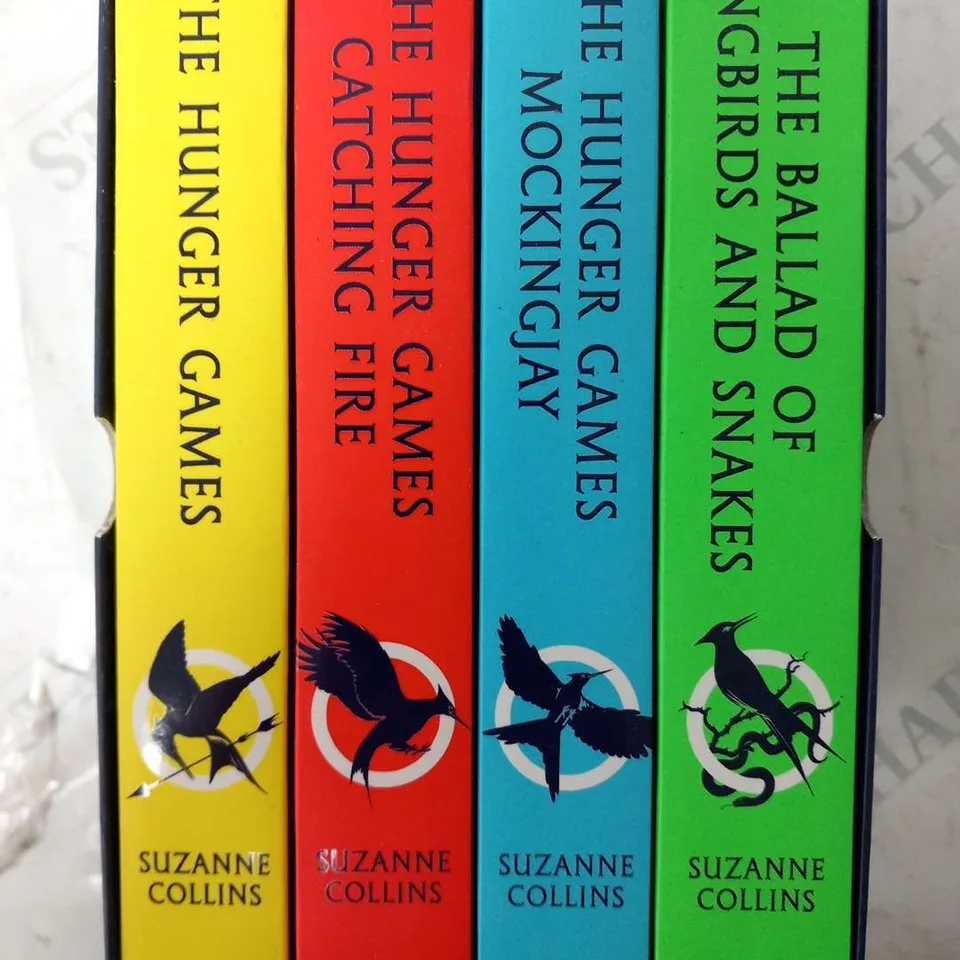 THE HUNGER GAMES COLLECTION BY SUZANNE COLLINS