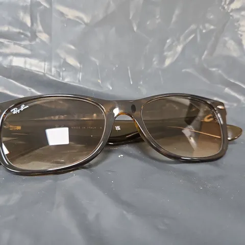 RAY-BAN NEW WAYFARER SUNGLASSES - LIGHT HAVANA