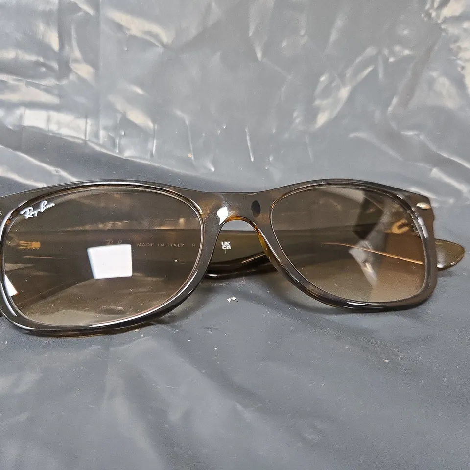 RAY-BAN NEW WAYFARER SUNGLASSES - LIGHT HAVANA