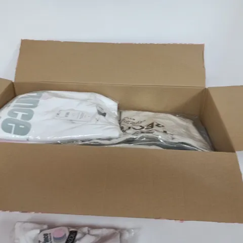 BOX OF APPROXIMATELY 15 ASSORTED CLOTHING ITEMS TO INCLUDE: PRINCE JUMPER