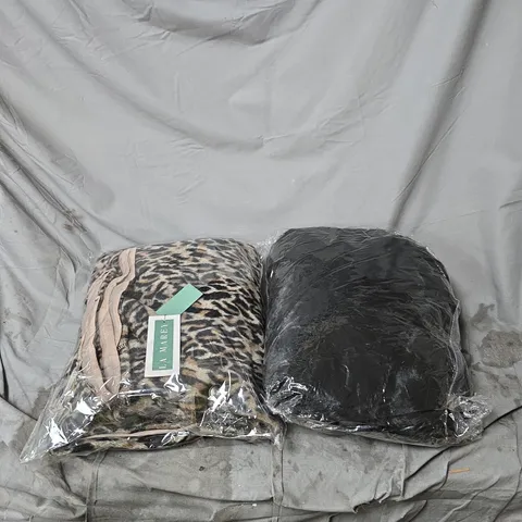 BOX OF APPROXIMATELY 8 ASSORTED CLOTHING ITEMS TO INCLUDE LA MAREY LONGLINE CARDIGAN ETC