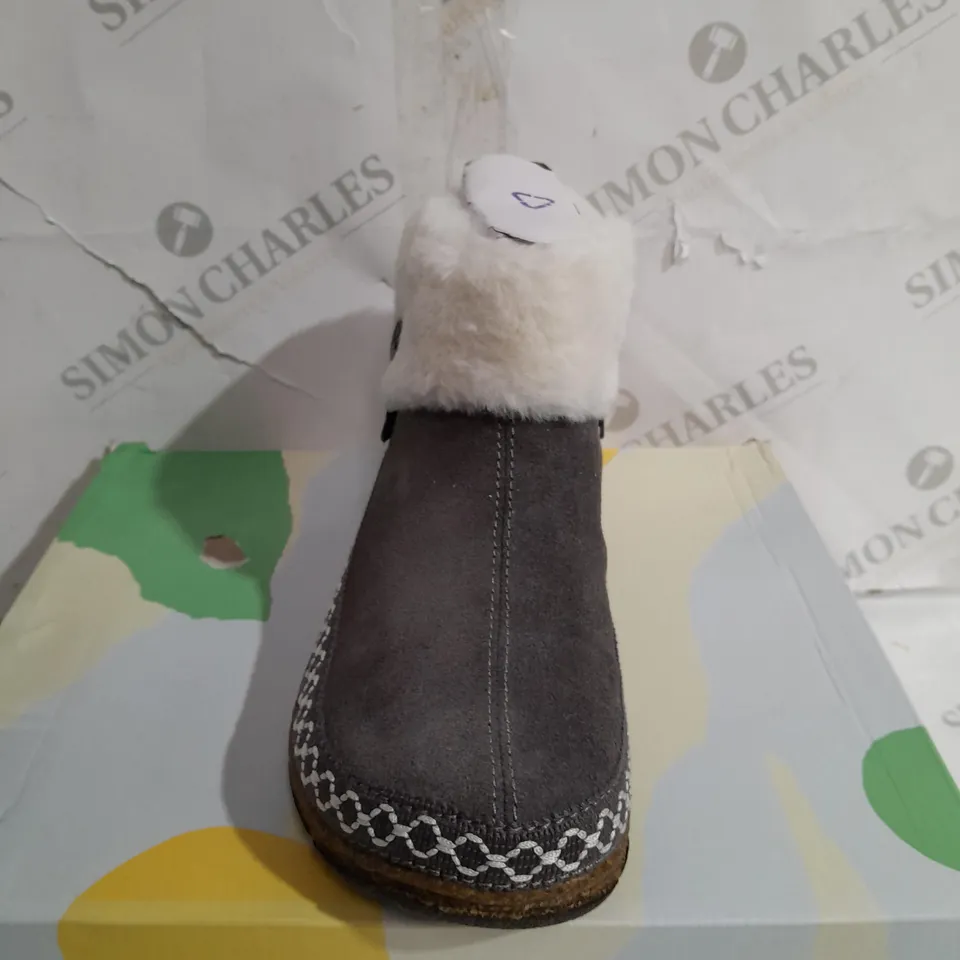 BOXED PAIR OF EARTH ORIGINS EMMALYN UK 6 GREY BRICK BOOTS 