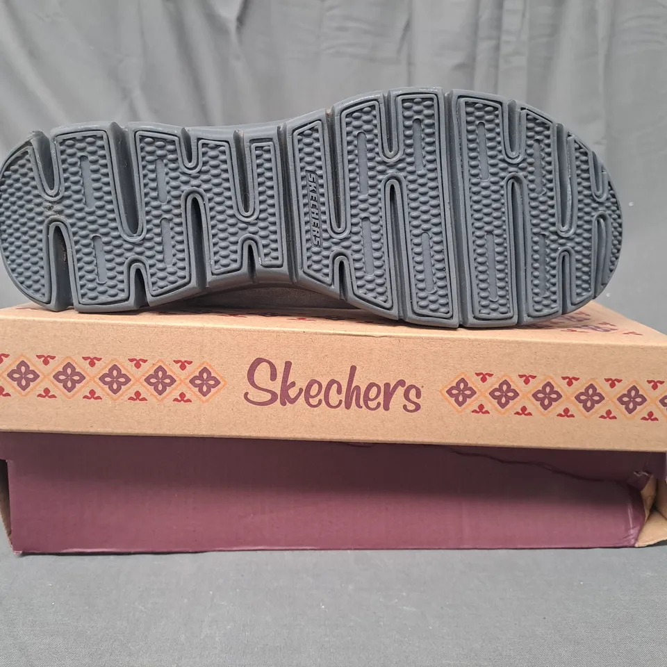 BOXED SKECHERS SYNERGY WARM TECH BOOTS, GREY - SIZE 7