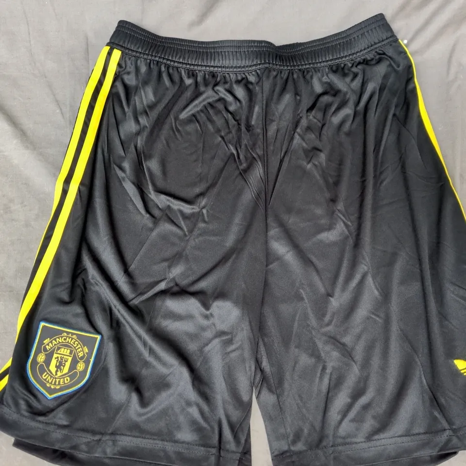 ADIDAS ORIGINALS MANCHESTER UNITED 2025/26 THIRD SHORTS IN BLACK SIZE 2XL