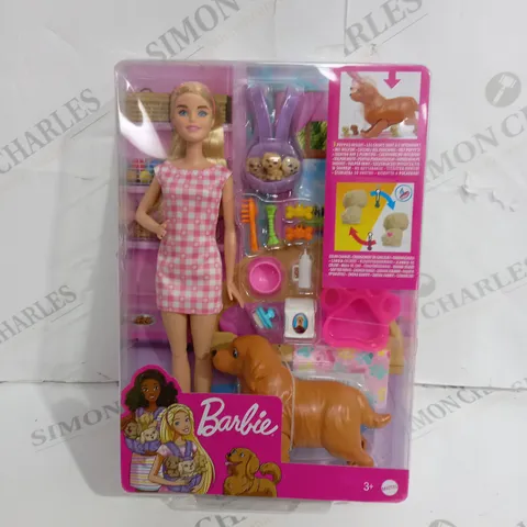 BOXED BARBIE DOLL AND ACCESSORIES PLAYSET WITH BLONDE DOLL