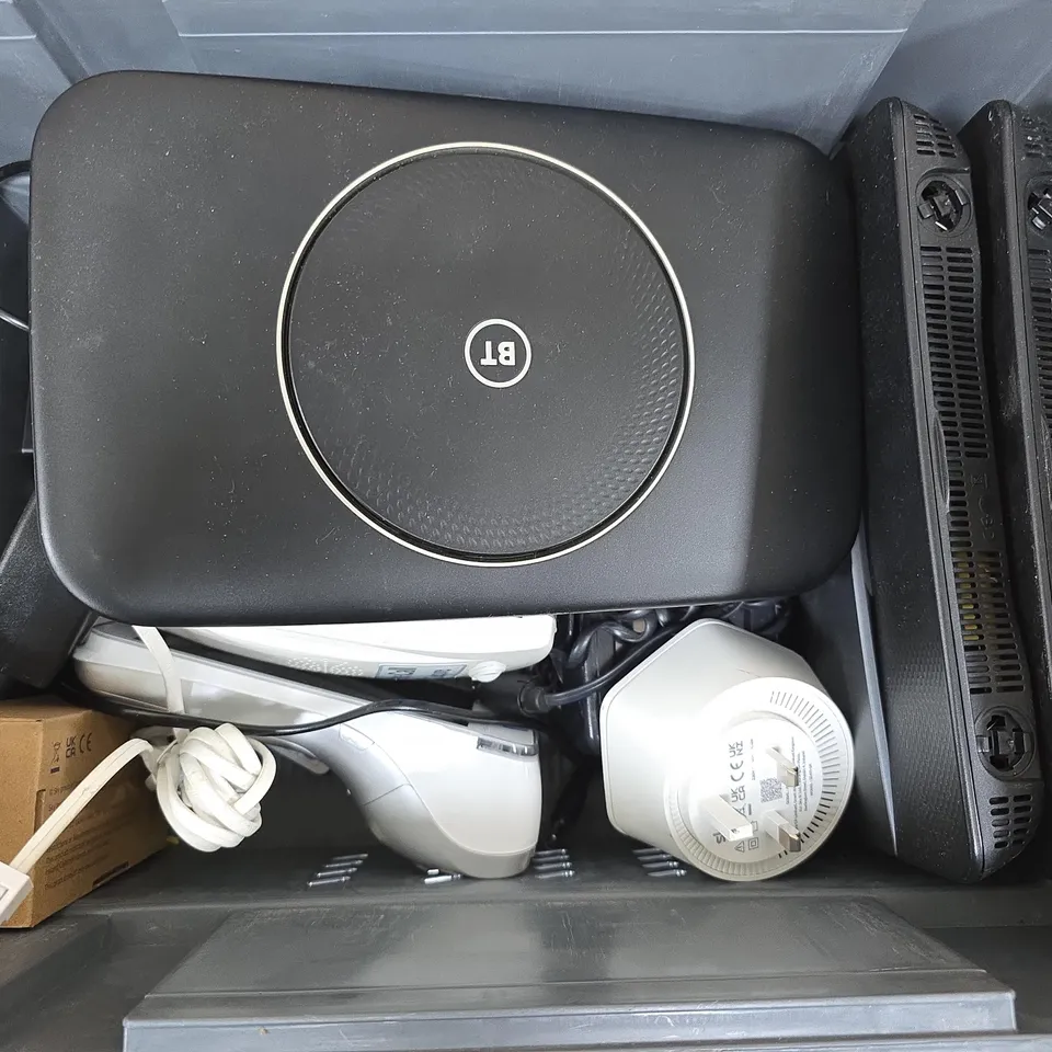 APPROXIMATELY 10 ASSORTED ELECTRICAL ITEMS TO INCLUDE PAX A920PRO, BT SMART HUB 2, TRUE CALL TC3, ETC