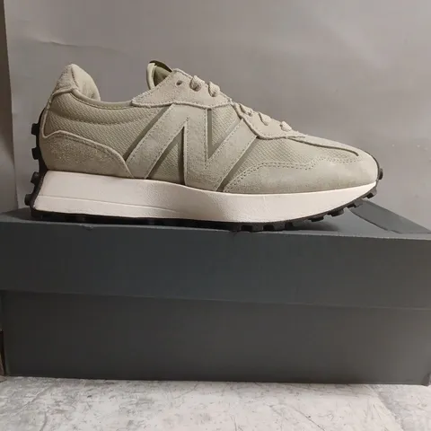 BOXED PAIR OF NEW BALANCE SHOES IN GREEN SIZE UK 5