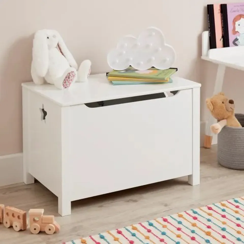 BOXED KIDS STAR CUT OUT TOY CHEST WHITE 