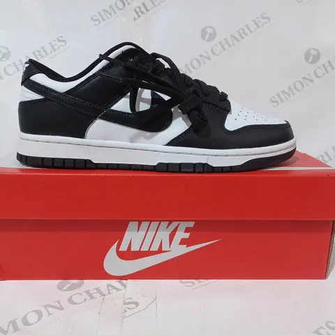 BOXED PAIR OF NIKE DUNK LOW RETRO SHOES IN BLACK/WHITE UK SIZE 7.5