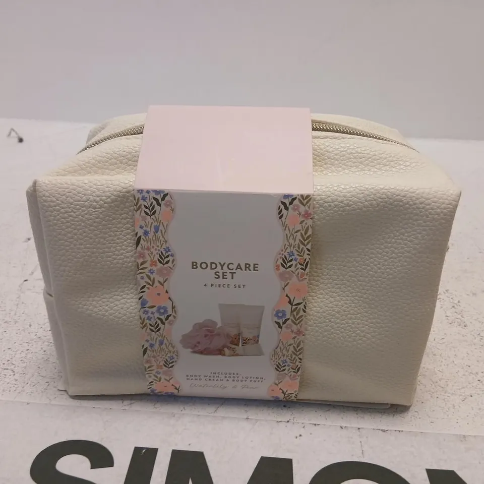 BODYCARE SET – 4 PIECE (FLORAL POUCH)