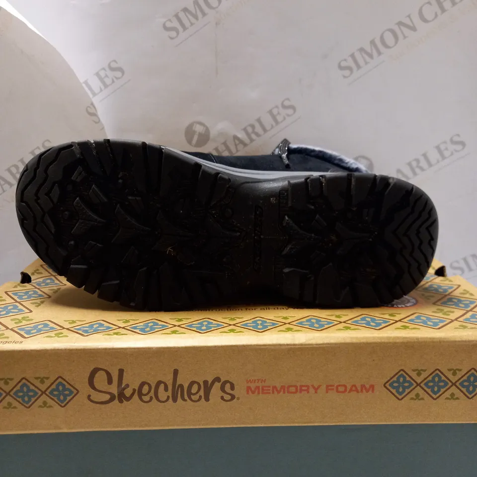 SKETCHERS FAUX CUFF BOOTS - SIZE 5.5
