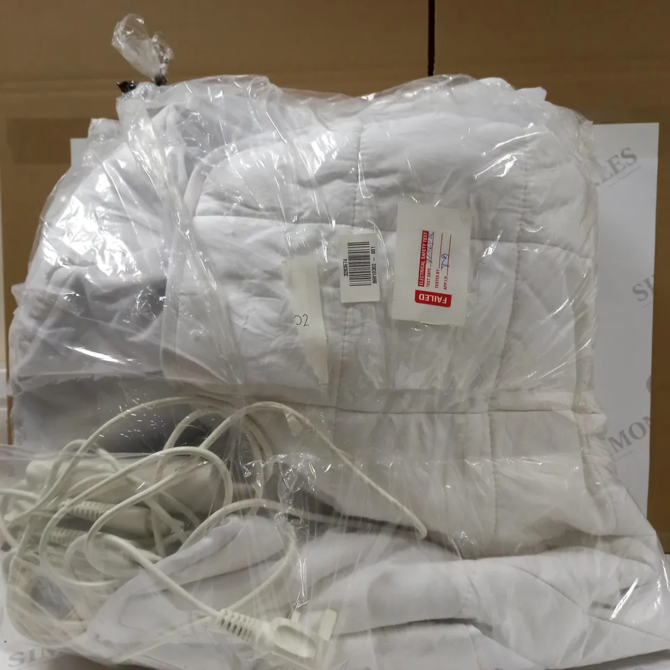 UNBRANDED ELECTRIC HEATED BLANKET - WHITE