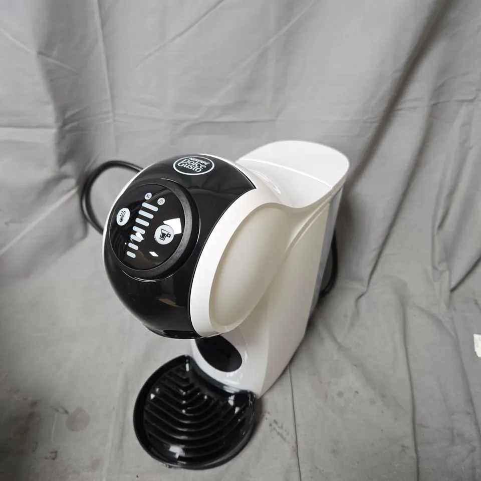 NESCAFÉ DOLCE GUSTO COFFEE CAPSULE MACHINE – WHITE/BLACK