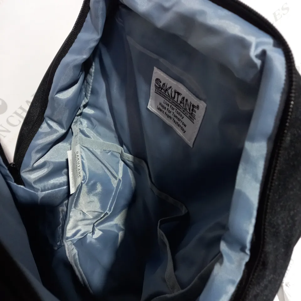 SAKUTANE BLACK BACKPACK WITH ZIP POCKETS 