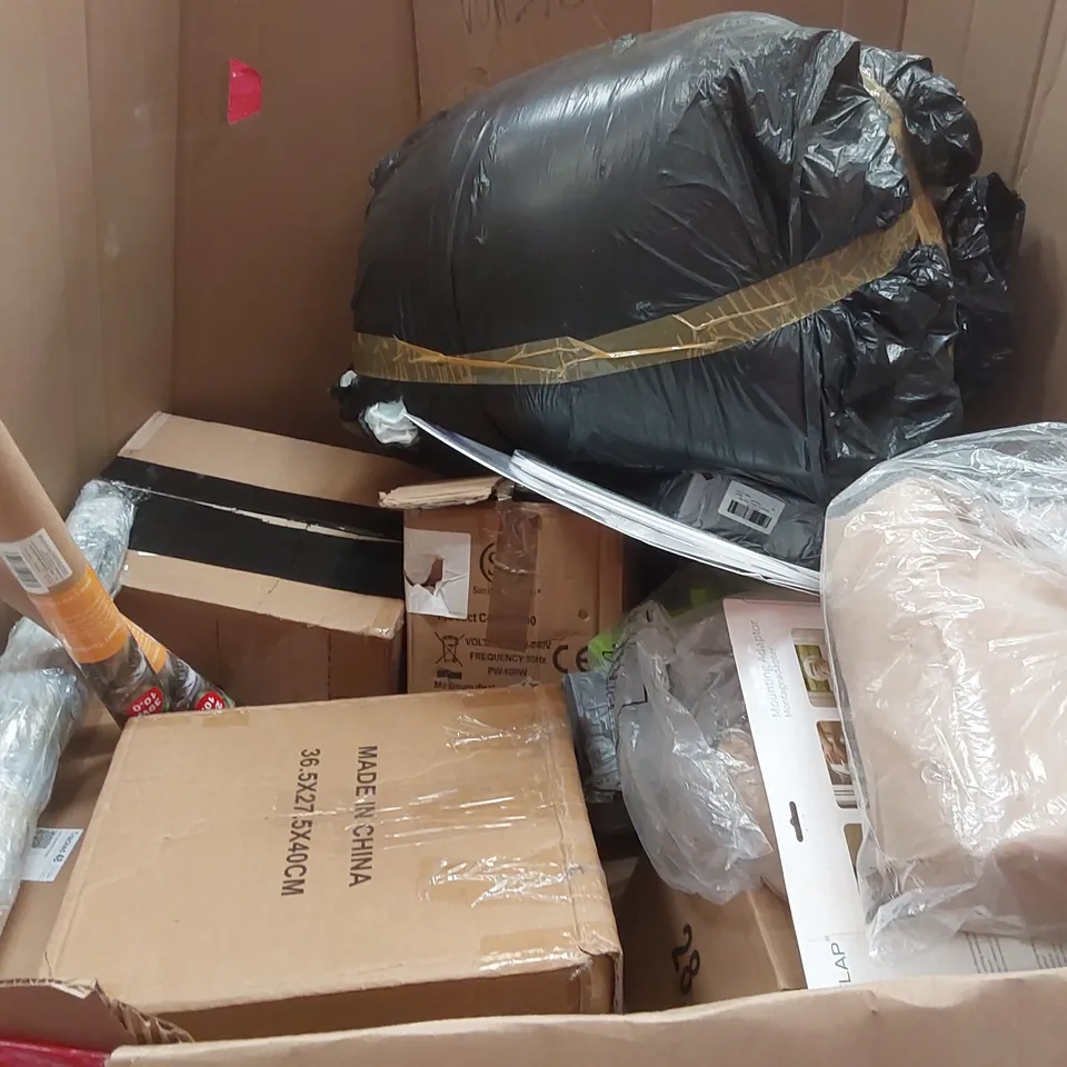 PALLET OF ASSORTED ITEMS INCLUDING: TURNTABLE HI-FI SYSTEMS WITH SPEAKERS, KIDS BOOSTER SEATS, SIDE TABLE ECT