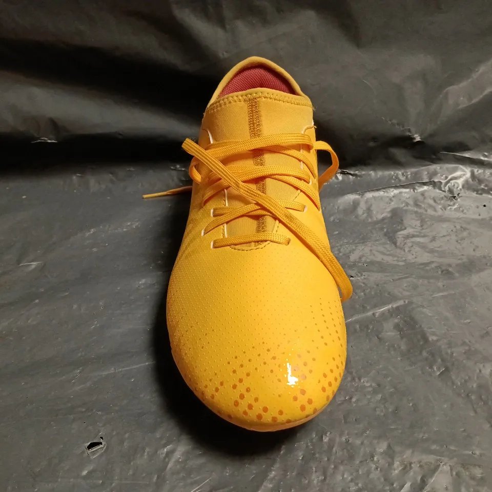 PAIR OF CANTERBURY FOOTBALL BOOTS IN YELLOW SIZE UK 8