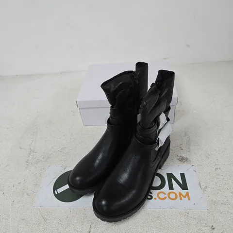 E. SHOES BY EMMA – ALICE BLACK LEATHER ANKLE BOOTS, UK 8 (BOXED)