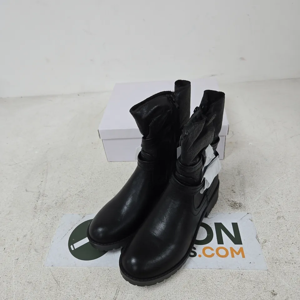 E. SHOES BY EMMA – ALICE BLACK LEATHER ANKLE BOOTS, UK 8 (BOXED)