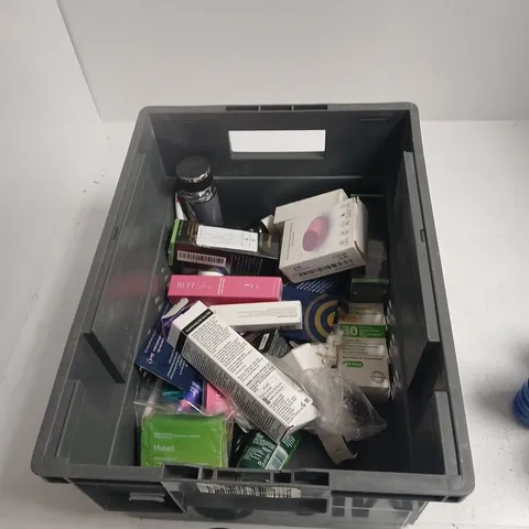 TOTE OF APPROXIMATELY 10 ASSORTED HEALTH AND BEAUTY ITEMS TO INCLUDE: HISMILE COLOR CORRECTING SERUM 30ML  
