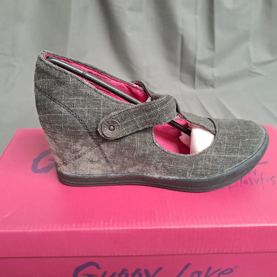 BOX OF APPROXIMATELY 11 PAIRS OF BLACK GUPPY LOVE WEDGE SHOES IN VARIOUS SIZES 