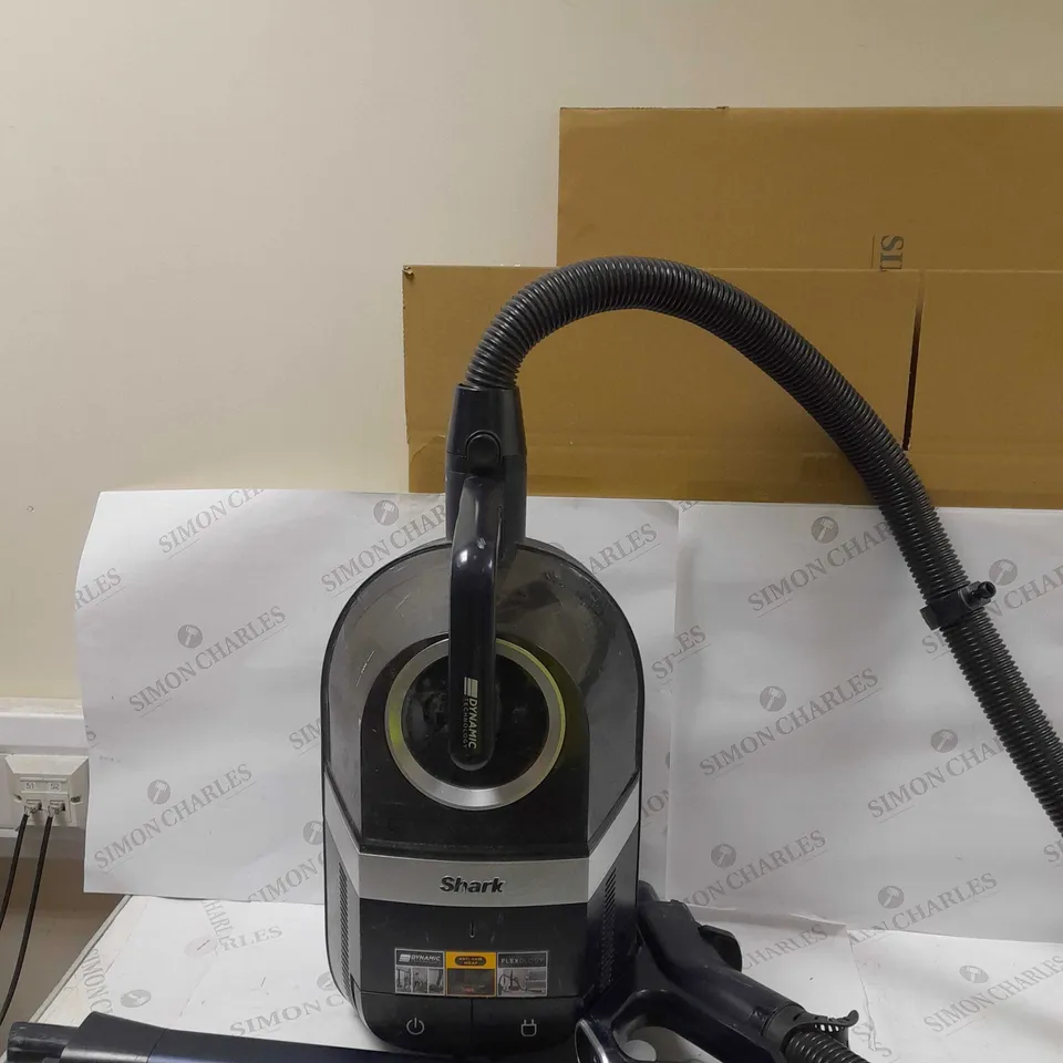 SHARK PET BAGLESS CYLINDER CZ250UKT