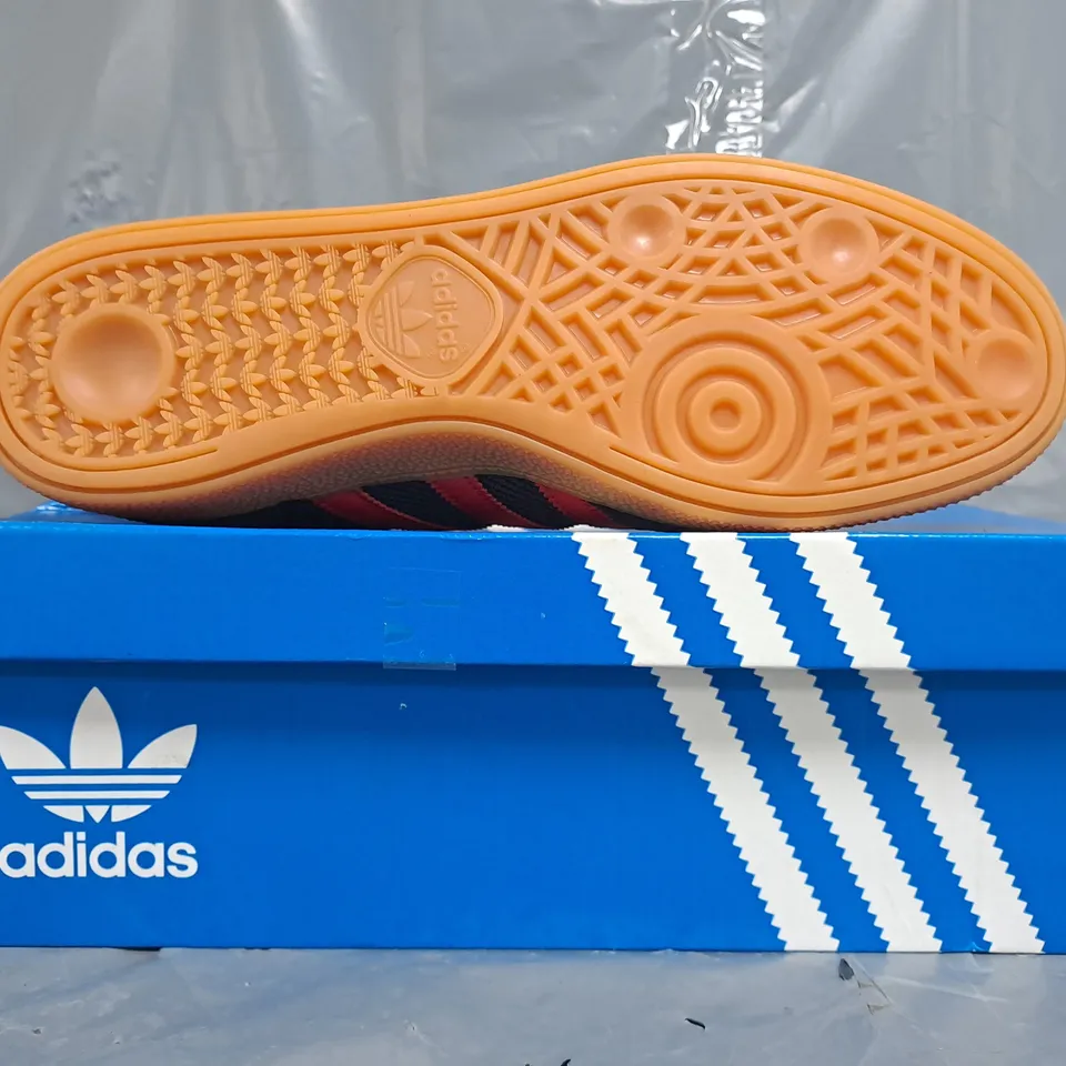 BOXED PAIR OF ADIDAS HANDBALL SPEZIAL SHOES IN BLACK/RED SIZE UK 11