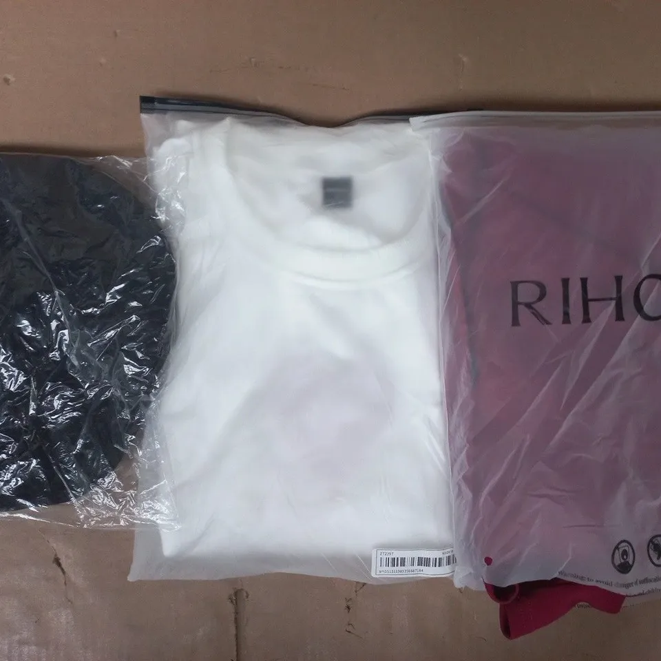 APPROXIMATELY 20 ASSORTED CLOTHING AND FASHION PRODUCTS IN VARIOUS STYLES AND SIZES - COLLECTION ONLY