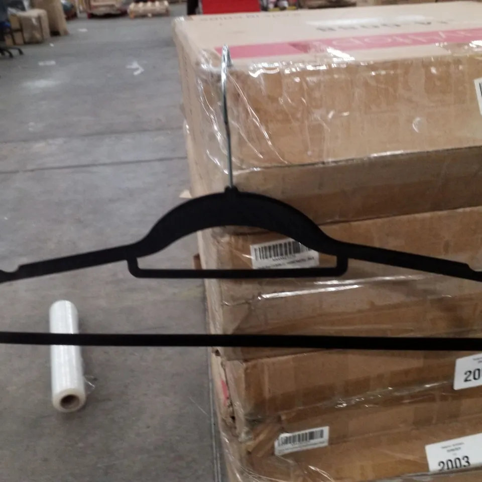BOXED SET OF 20 GRANDMA SHARK VELVET HANGERS - BLACK