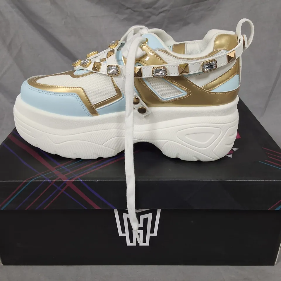 BOXED KOI MONSTER HIGH OH MY RA BEJEWELLED CHUNKY TRAINERS - UK 4