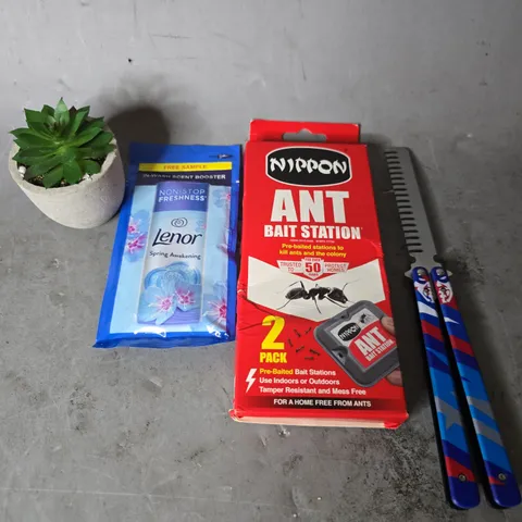 APPROXIMATELY 13 ASSORTED ITEMS TO INCLUDE - BUTTERFLY HAIR COMB , NIPPON ANT BAIT STATION , LENOR SCENT BOOSTER ETC